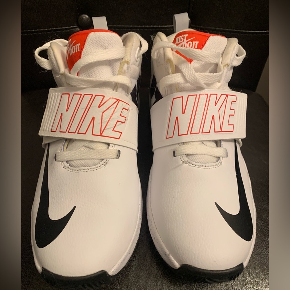 NIKE Boys Sneakers size 6 youth